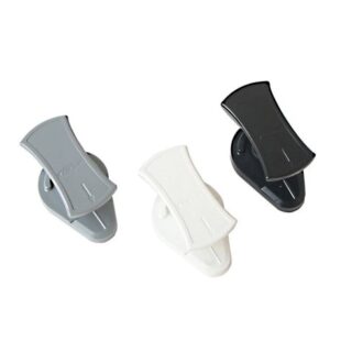 Plastic hatch door catch clip